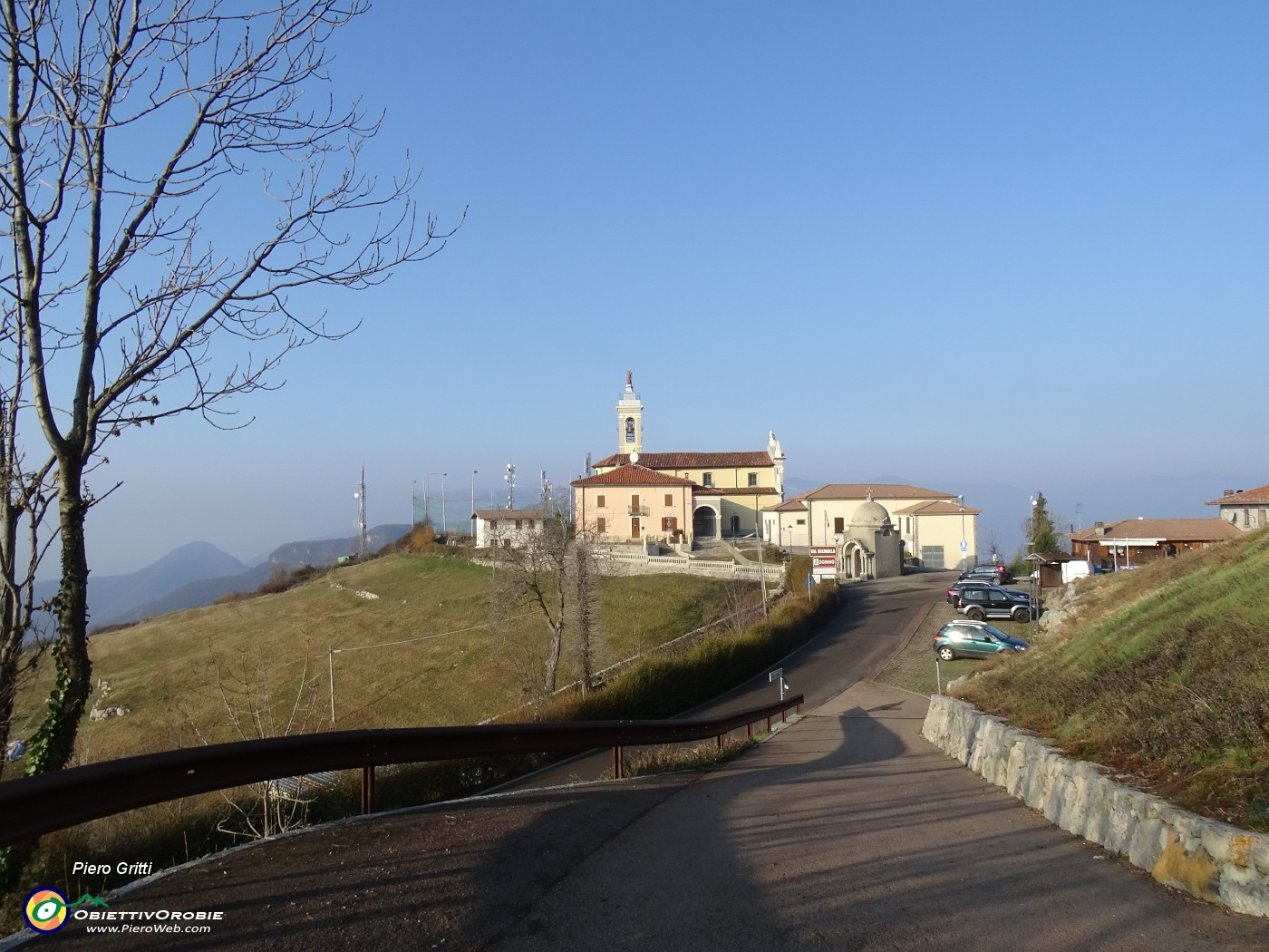 09 Partenza da S. Antonio Abbandonato (987 m) sul sent. 505 per il Monte Zucco.JPG